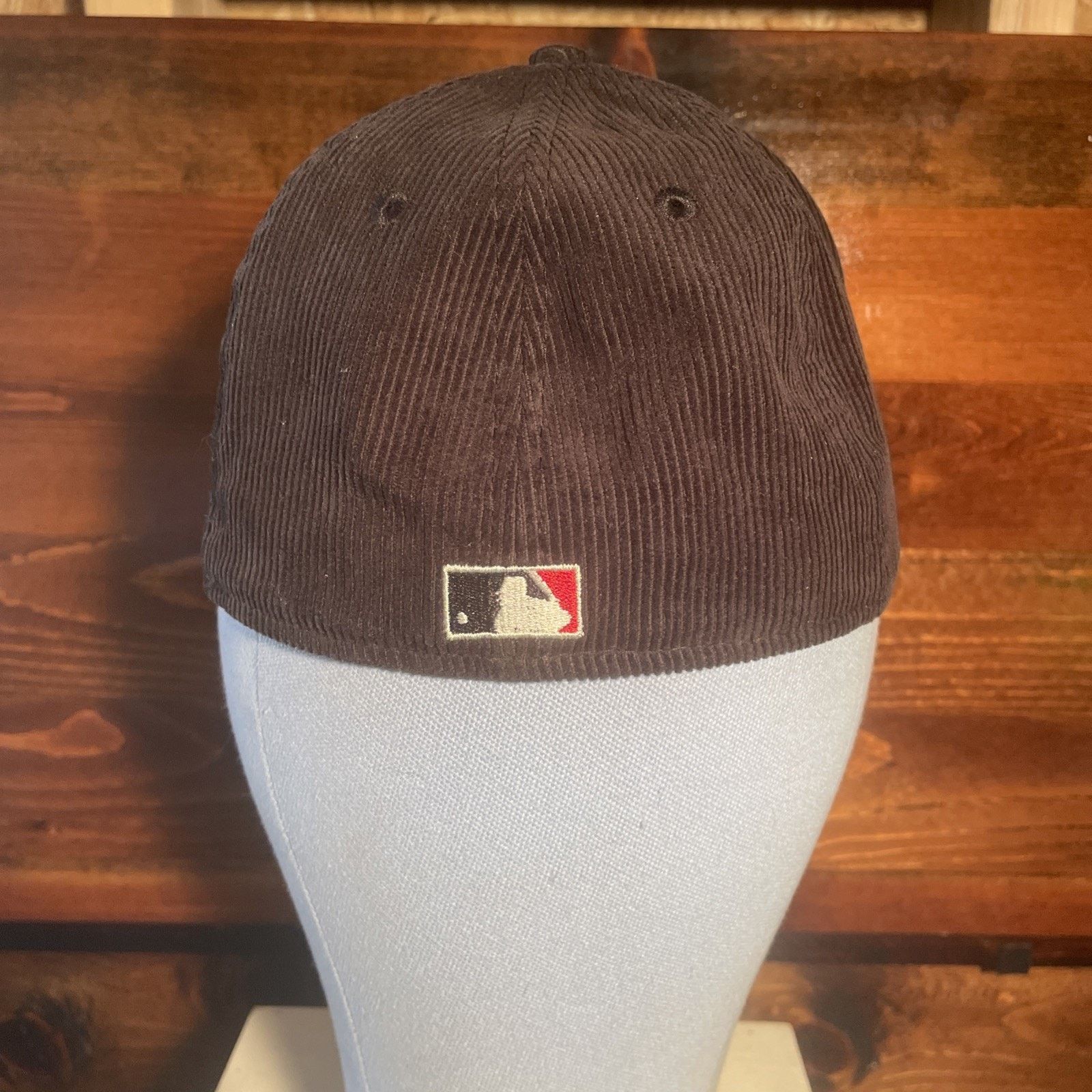 New Era NWT NewEra Corduroy Chicago White Sox Fitted Hat Size 7 MLB Size ONE SIZE - 4 Thumbnail