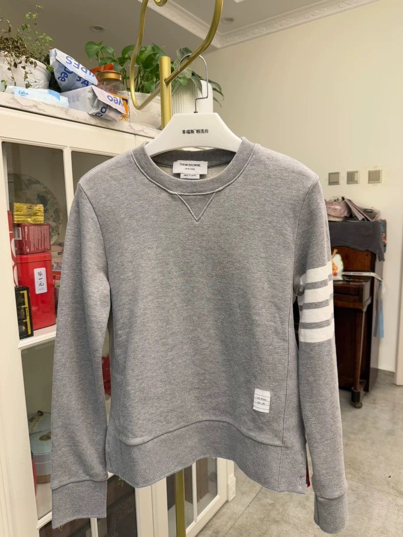 Thom Browne Thom Browne The guard's gray shirt has four stripes Size L / US 10 / IT 46 - 1 Thumbnail
