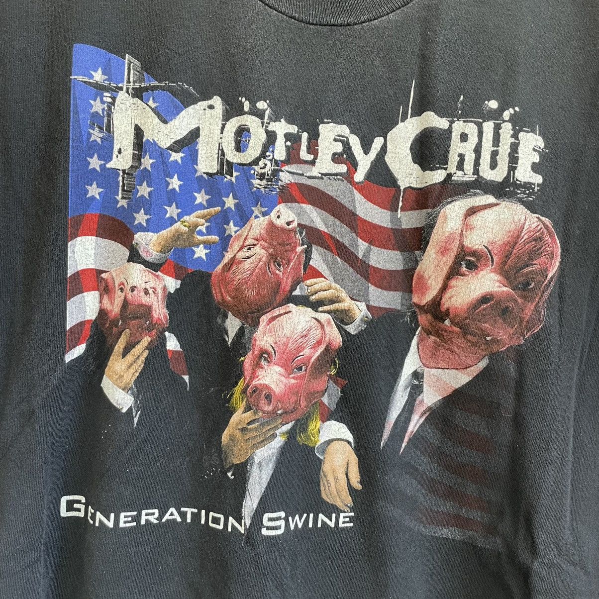 Vintage Vintage Motley Crue shirt Size US XL / EU 56 / 4 - 2 Thumbnail