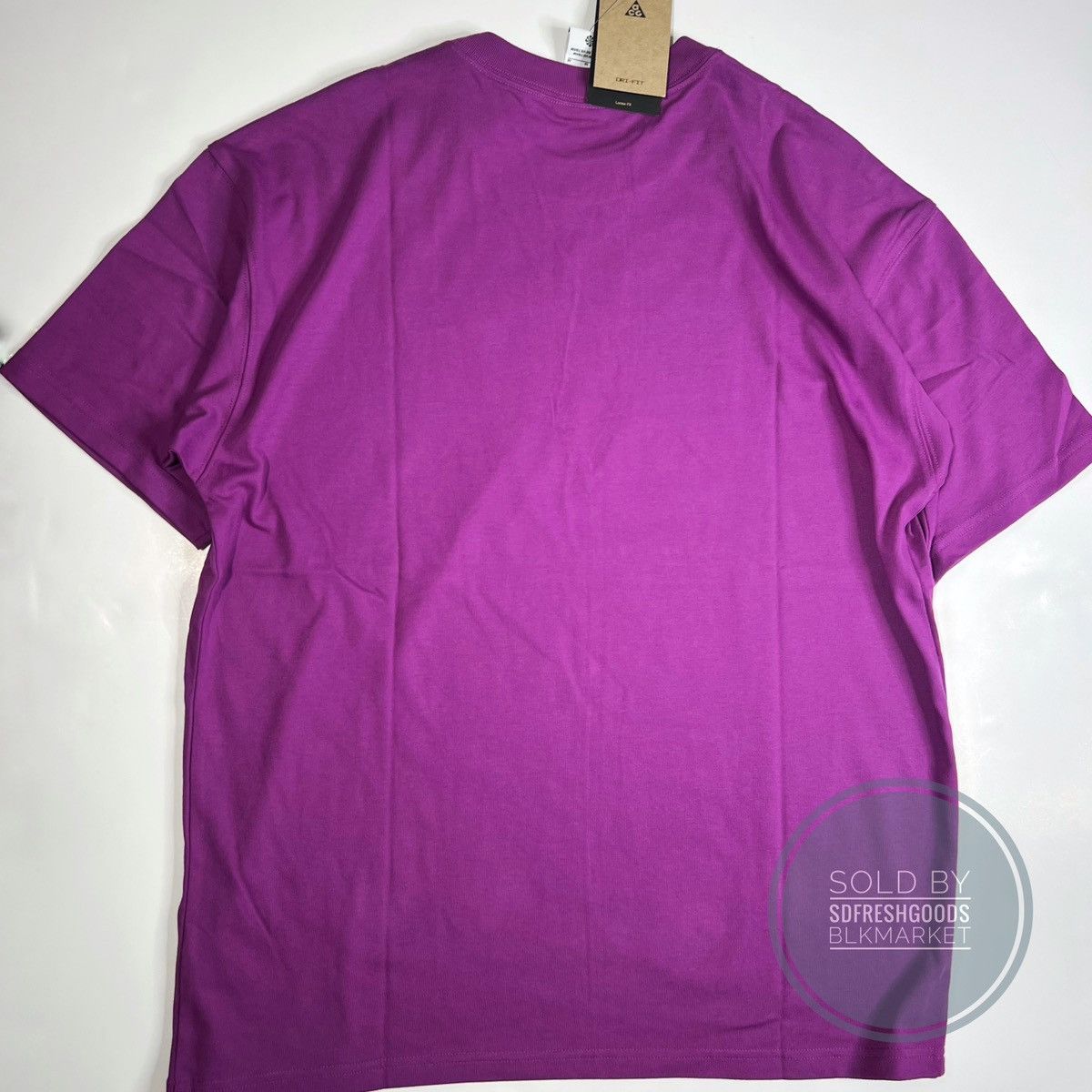 Nike Nike ACG Dri-FIT Canoe Sticker Graphic T-Shirt Bold Berry M Size US M / EU 48-50 / 2 - 5 Thumbnail