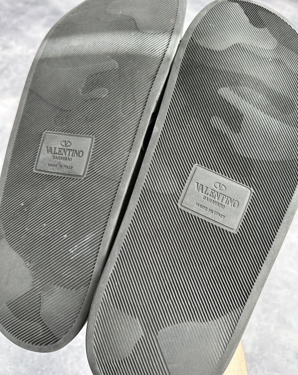 Valentino Valentino Garavani Black Camo Rubber Sliders Slip Ons Size US 10 / EU 43 - 8 Thumbnail