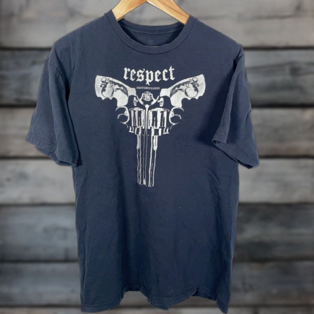 Vintage Smith & Wesson Respect T-Shirt Mens Large Black White Print Graphic Logo Vintage: No Regular Crew Neck Short Sleeve Cotton 100% with flaws Size US L / EU 52-54 / 3 - 1 Thumbnail
