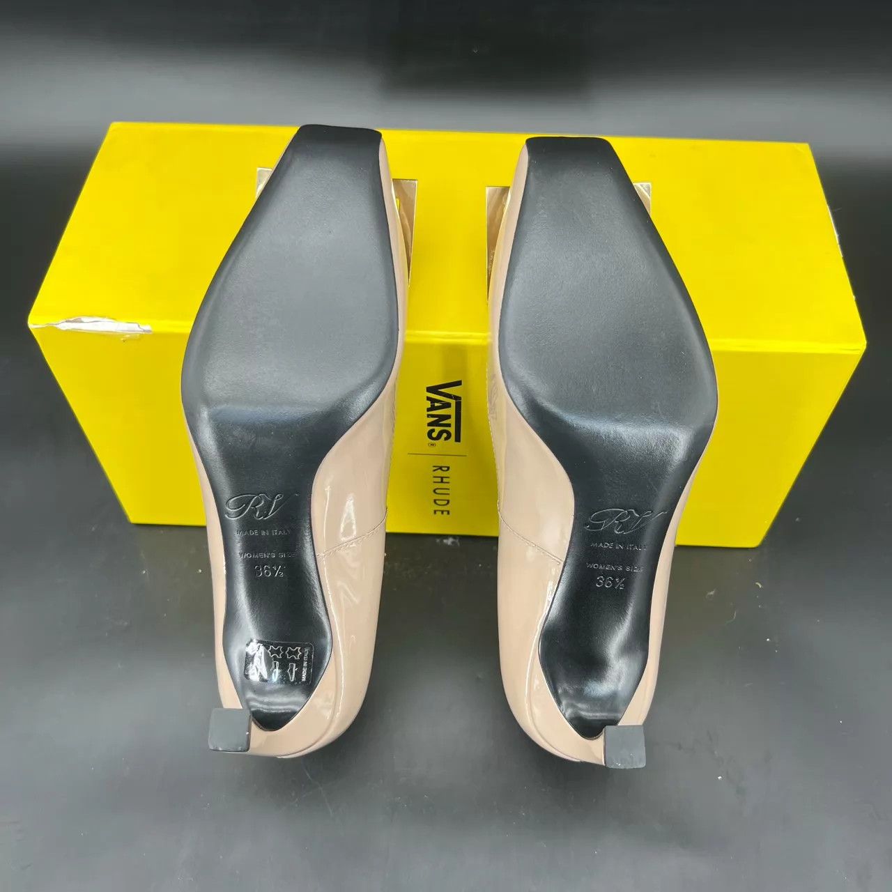 Roger Vivier RV Nude Block Heel Pumps 36.5 Size US 6 / IT 36 - 7 Thumbnail