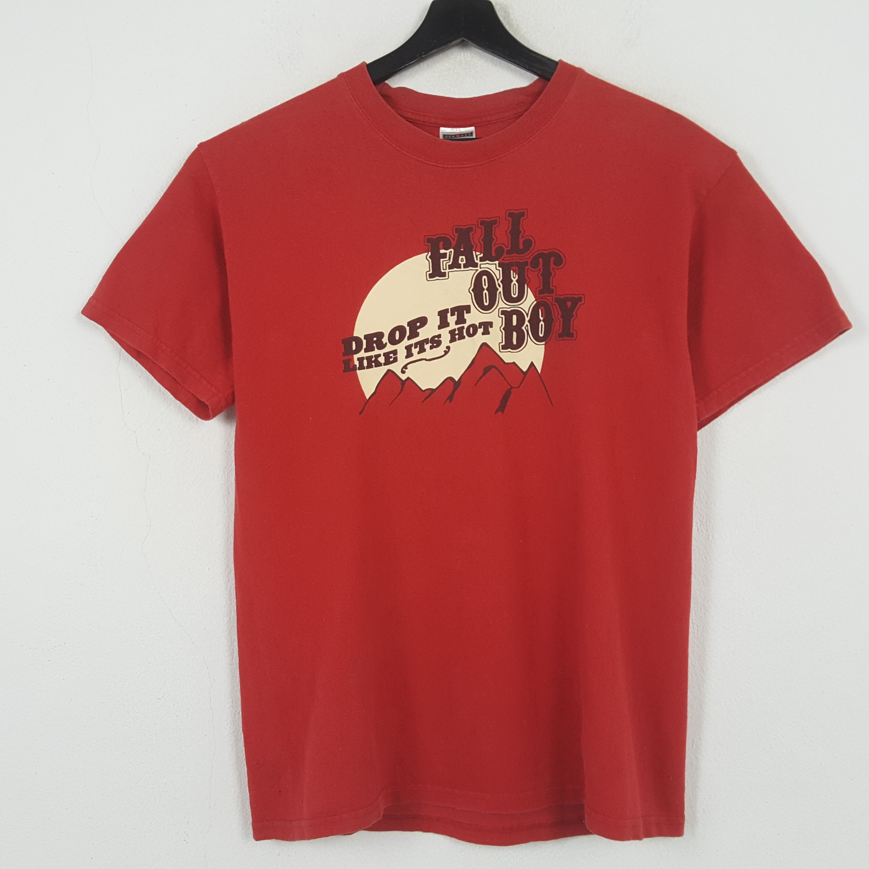 Band Tees FALL OUT BOY Rock Band Music Tshirt 31 Size US M / EU 48-50 / 2 - 1 Thumbnail