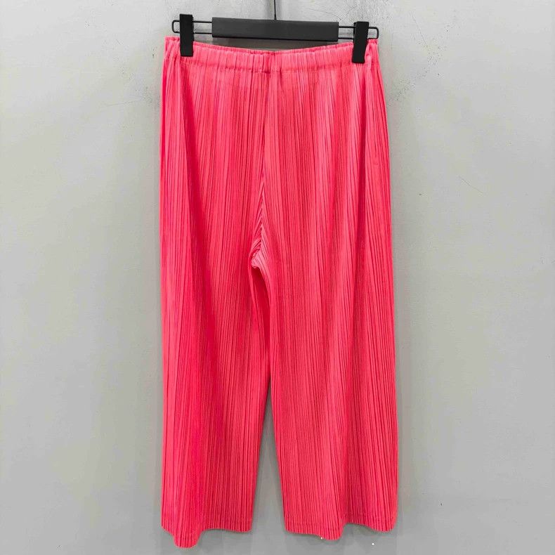 Issey Miyake Issey Miyake size:4 Pleated rose red trousers Size 31" - 2 Thumbnail