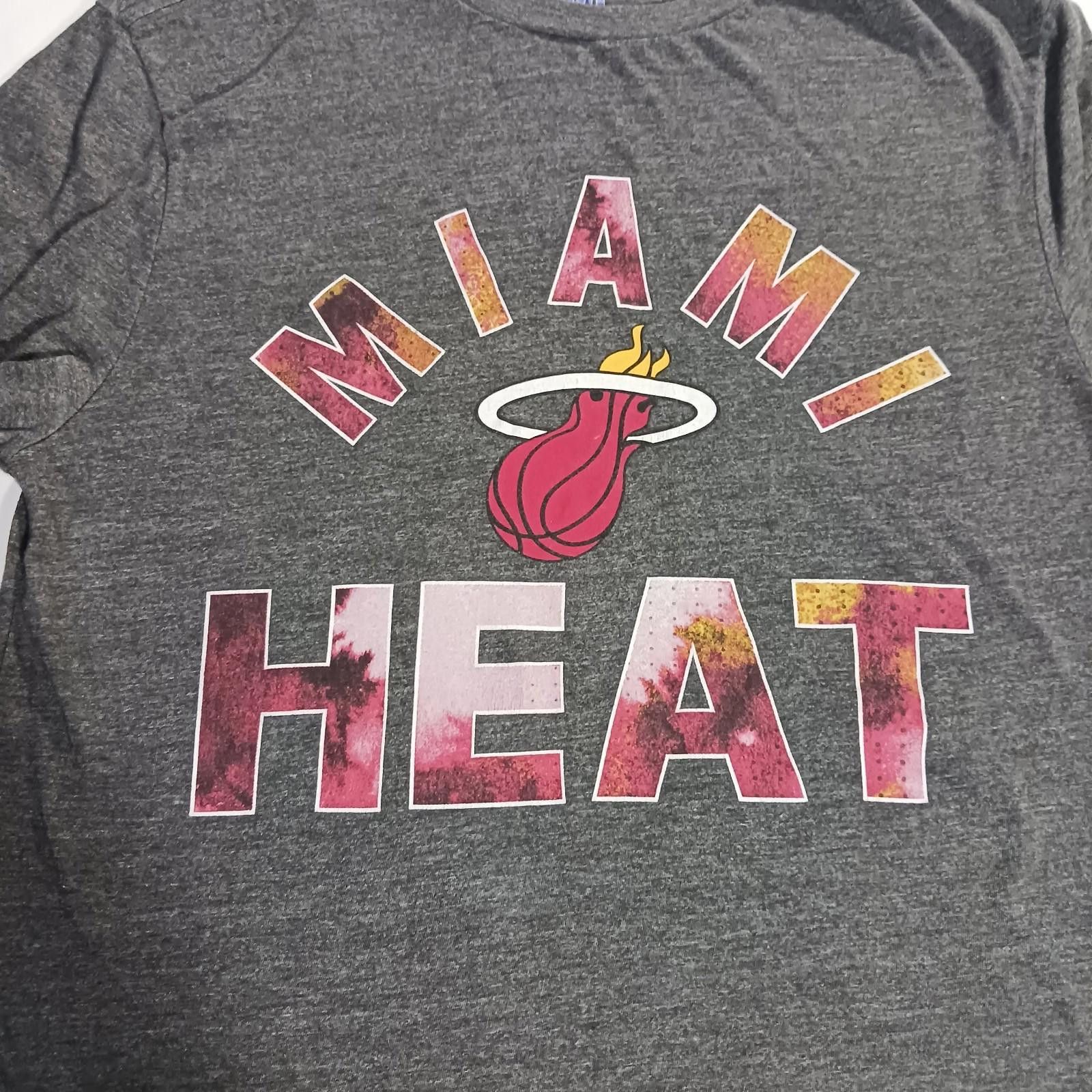 NBA NBA Miami Heat T-Shirt Mens Medium Gray Short Sleeve Graphic Size ONE SIZE - 4 Thumbnail