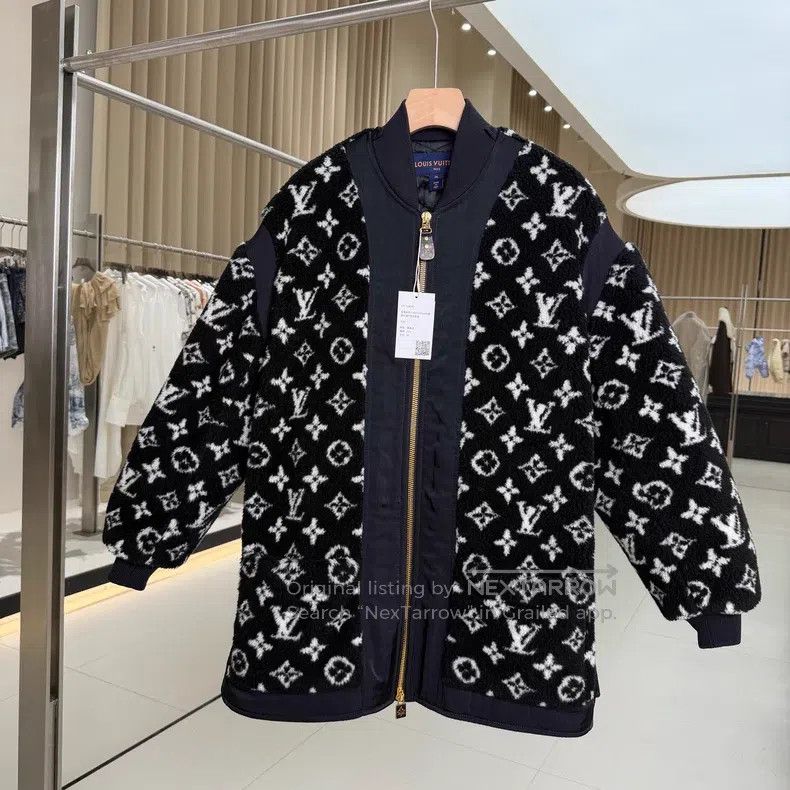Louis Vuitton Louis Vuitton Black and white full print loose teddy jacke Size XS / US 0-2 / IT 36-38 - 1 Thumbnail