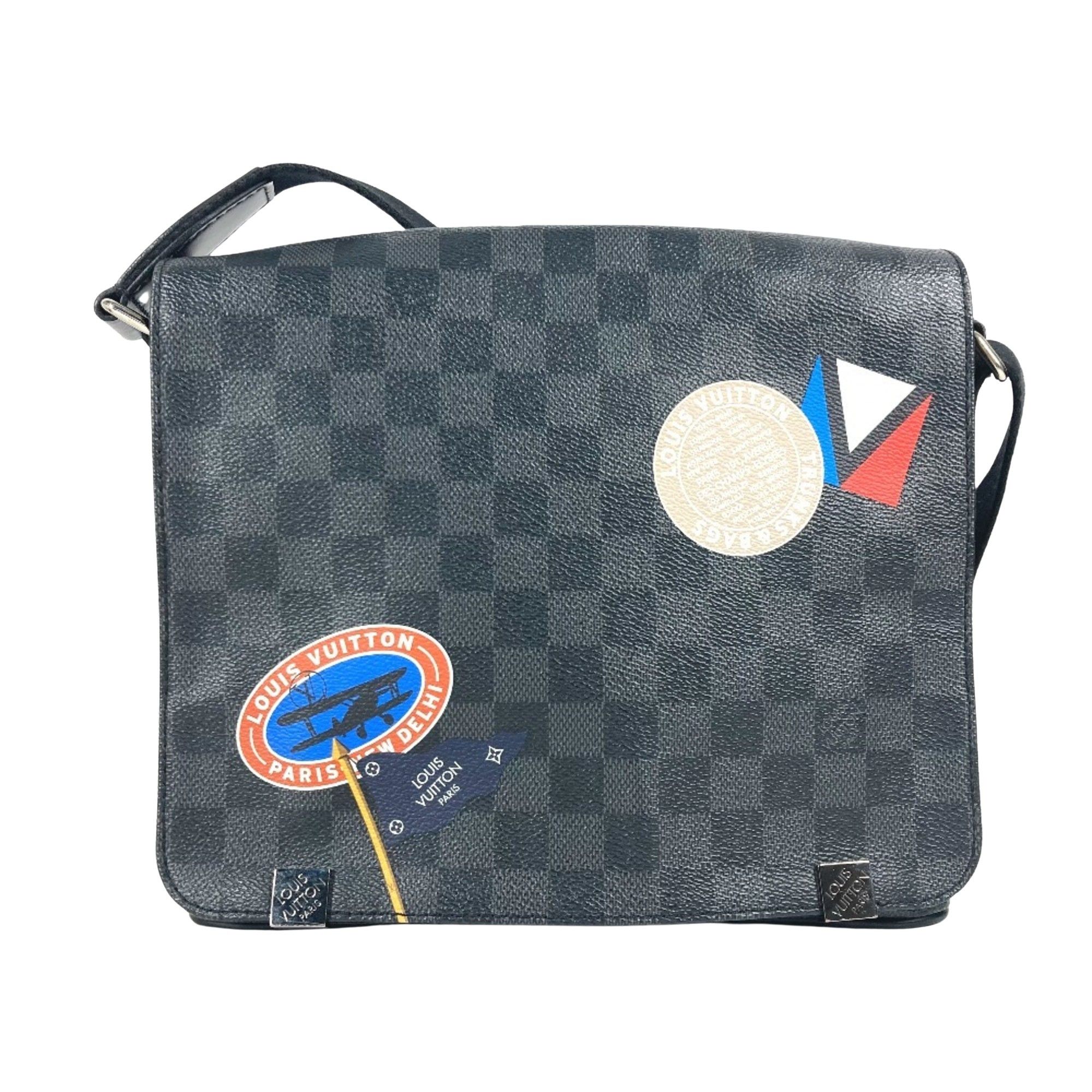 Louis Vuitton Louis Vuitton District shoulder Size ONE SIZE - 1 Thumbnail