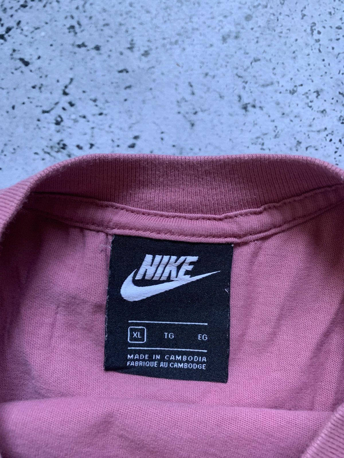 Nike × Vintage Vintage Nike Center Swoosh T-Shirt Y2K Tee USA Pink Size XL Size XL / US 12-14 / IT 48-50 - 3 Thumbnail
