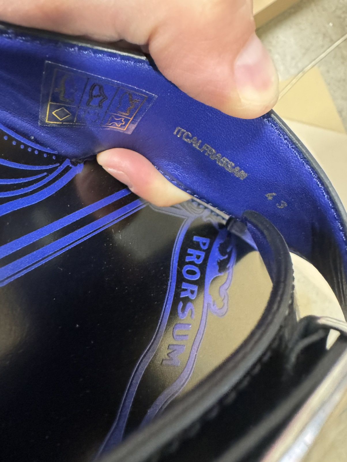 Burberry Burberry Leather Shield Sandals Slides NEW 900$ Size US 10 / EU 43 - 5 Thumbnail