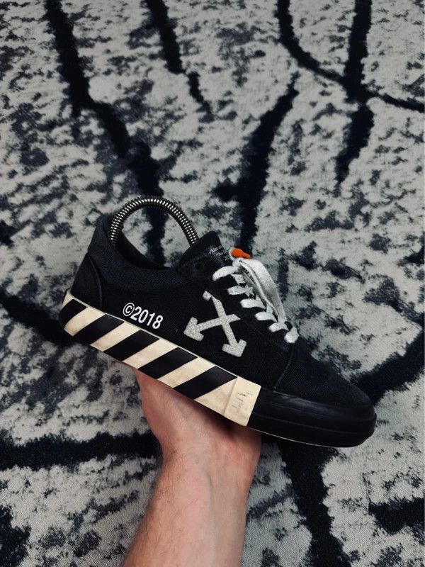 Off-White Offwhite Vulcanized Low sneakers black white 36 Size US 6 / IT 36 - 1 Thumbnail