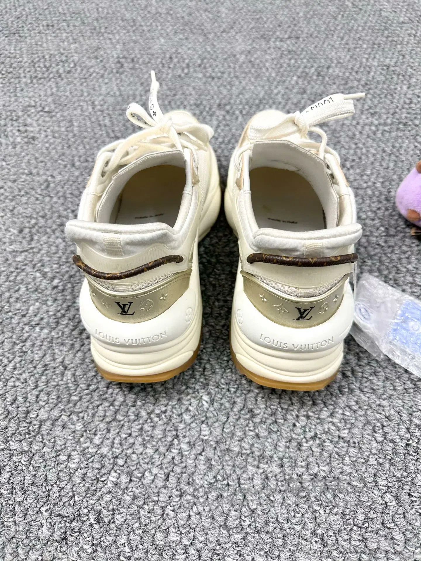 Louis Vuitton Louis Vuitton White and Gold RUN Casual Sports Shoes| Size US 4.5 / IT 34.5 - 4 Thumbnail