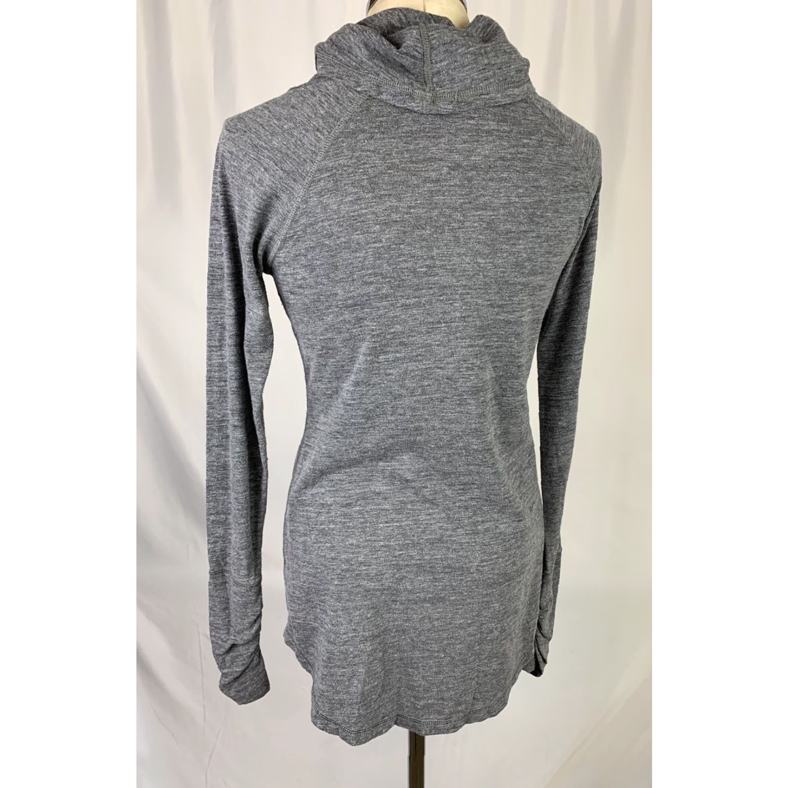 Reebok VINTAGE Reebok Gray Cowl Neck Activewear Top Long Sleeve Thumbholes Shirt Womens Small SS Size S / US 4 / IT 40 - 7 Thumbnail