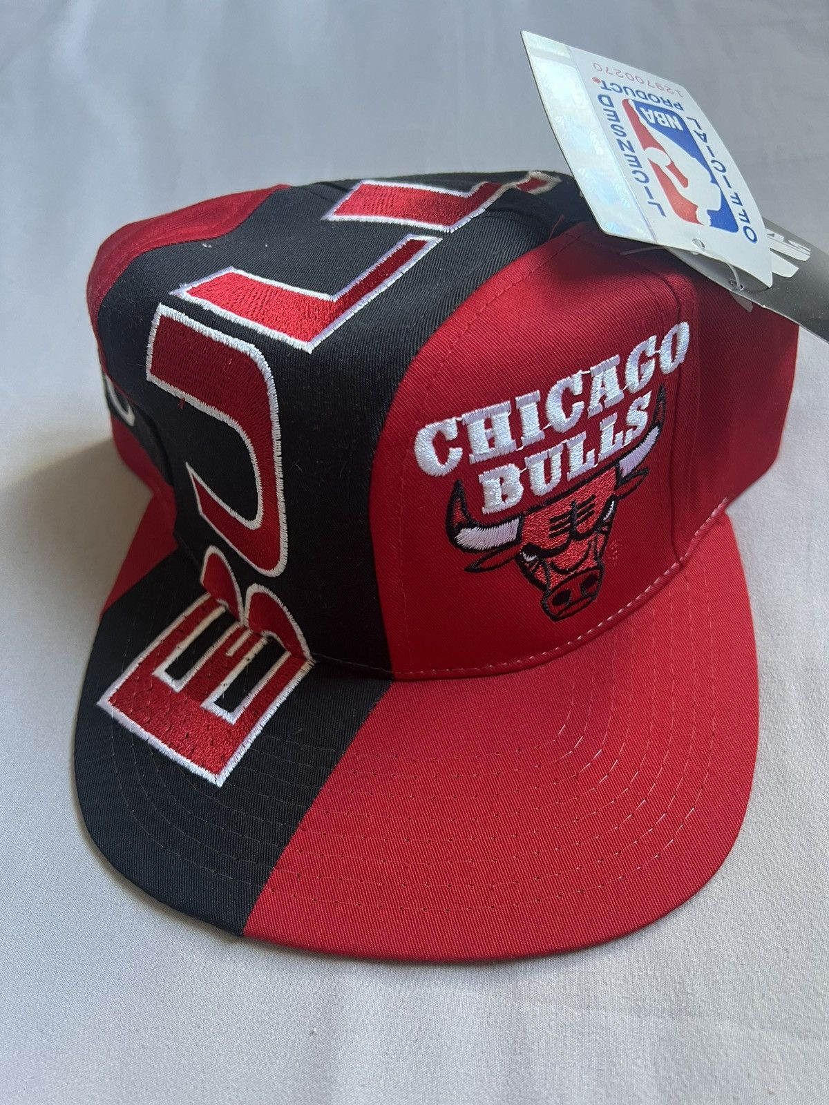 NBA × Starter × Vintage Chicago Bulls deadstock vintage Starter hat Size ONE SIZE - 1 Thumbnail