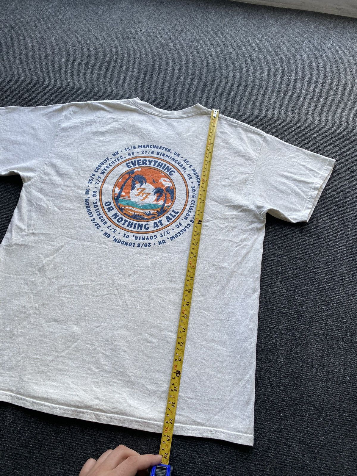 Band Tees 🔥2024 Foo Fighters Band Tour Shirt M “everything or nothing” Size US M / EU 48-50 / 2 - 6 Thumbnail