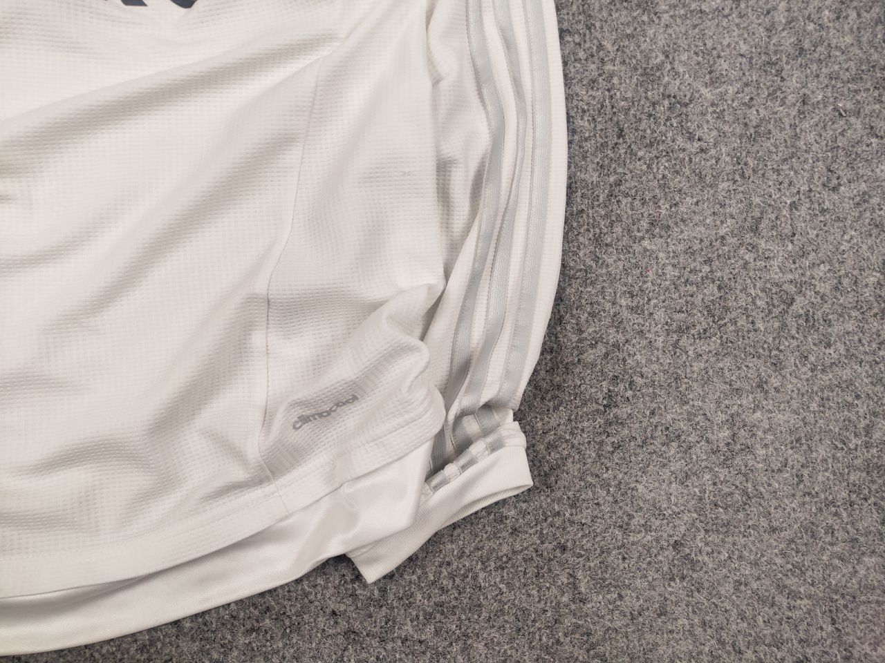 Adidas Aut 2015-16 Adidas Real Madrid Long Sleeve Jersey Shirt Home Size US M / EU 48-50 / 2 - 6 Thumbnail