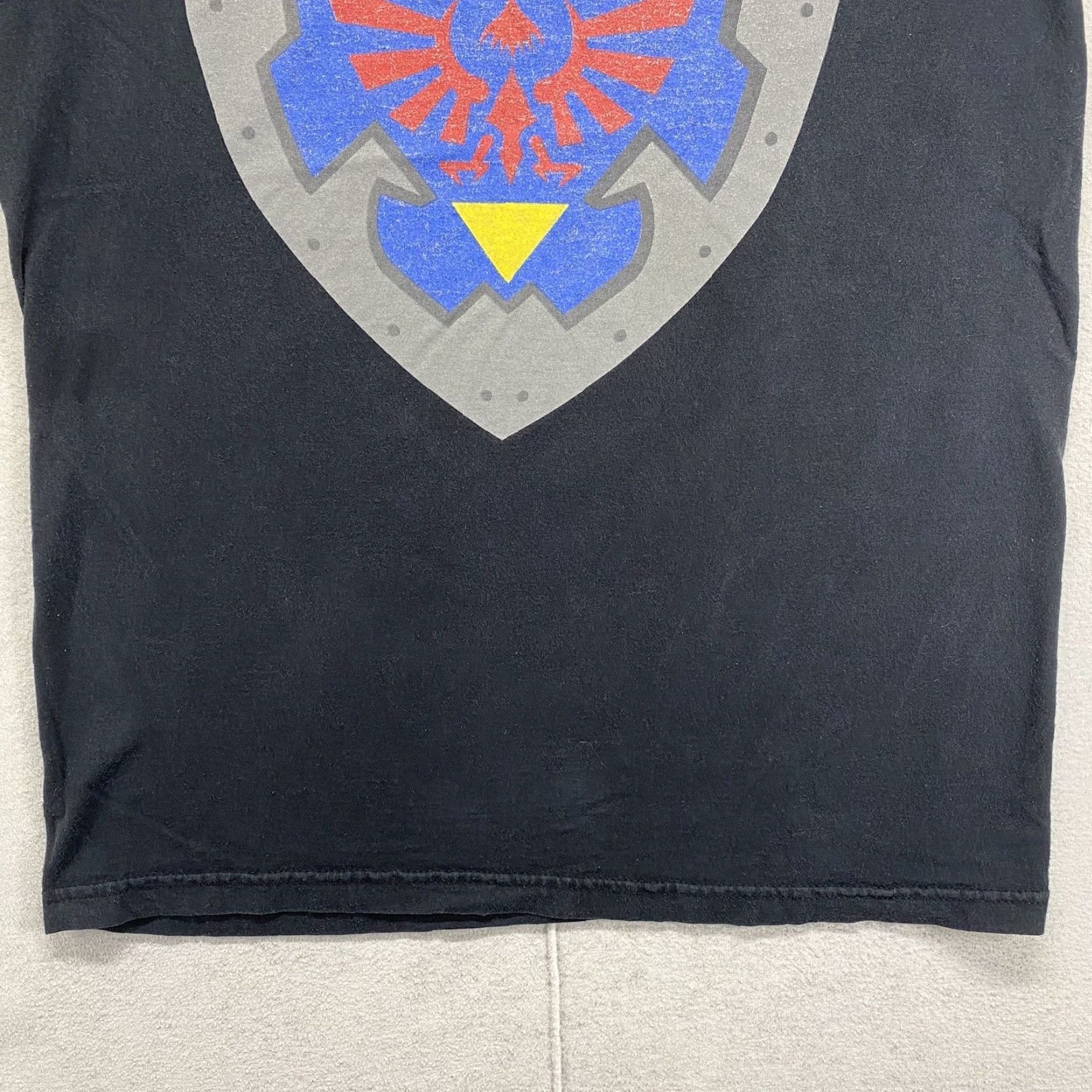 Vintage The Legend of Zelda Hylian Shield Black Graphic Tee M/S Unisex Video Game Size US M / EU 48-50 / 2 - 5 Thumbnail