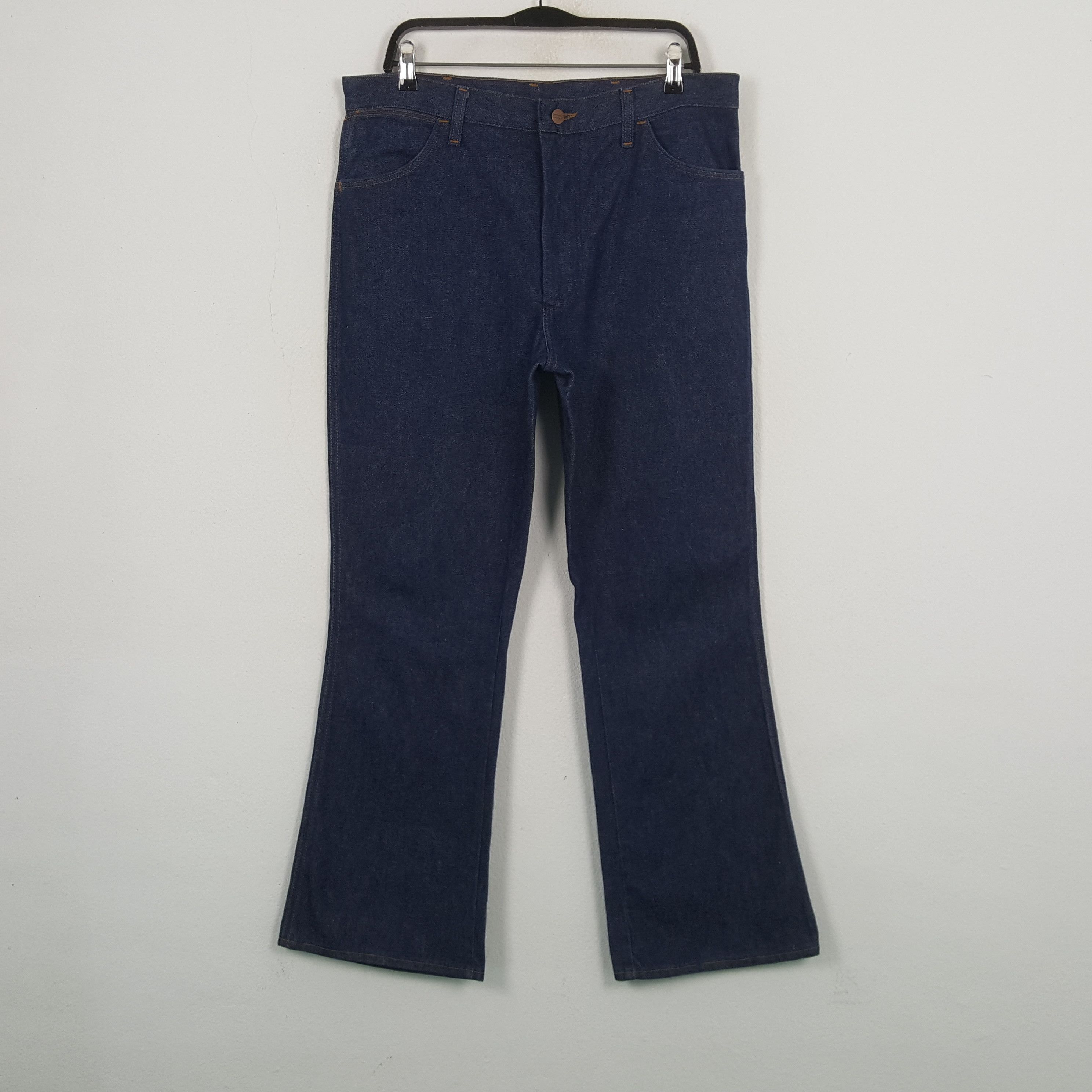 Wrangler Wrangler Fashion Bootcut Style Made in USA Jeans RR18 Size US 35 - 1 Thumbnail