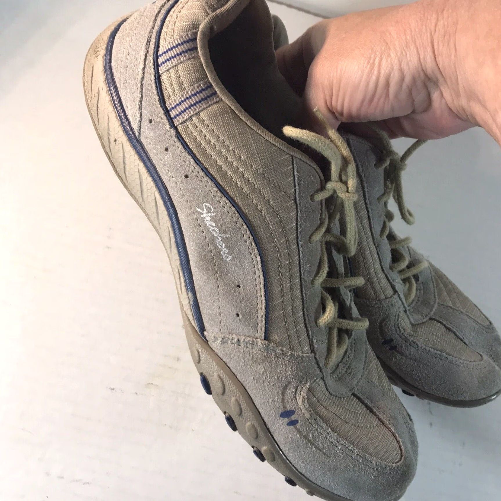 SKECHERS VINTAGE Skechers Relaxed Fit Women's Sneakers Low Top Athletic Size 8.5 Beige Blue Memory Foam Casual Size US 8.5 / IT 38.5 - 3 Thumbnail