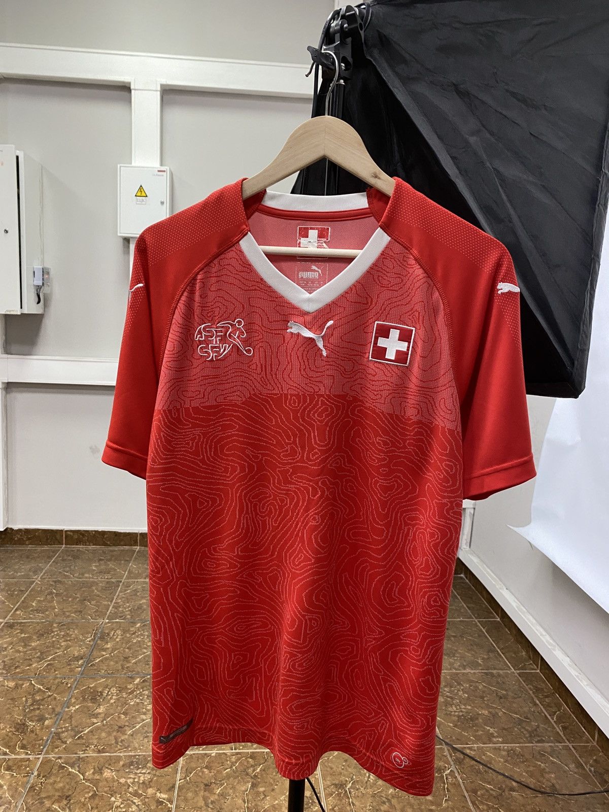 Puma 🇨🇭 Vintage Y2K Puma Switzerland Suisse Soccer Jersey T-Shirt Size US M / EU 48-50 / 2 - 1 Thumbnail