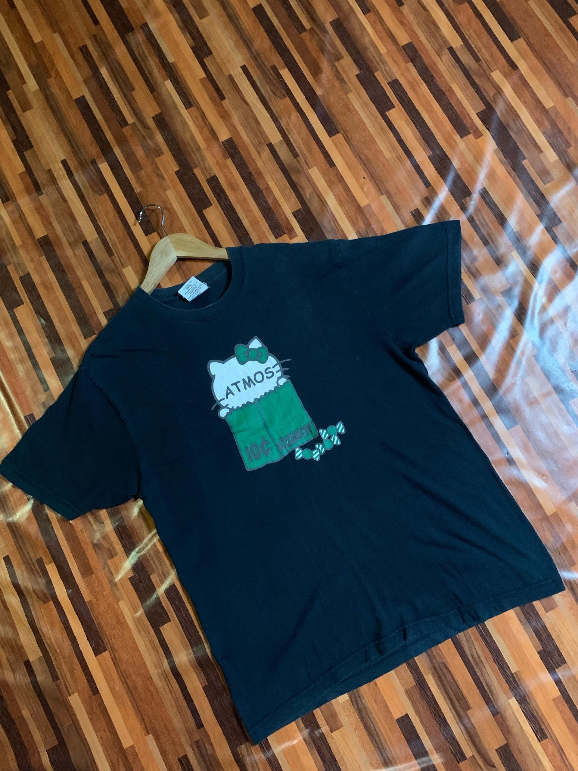 Anime Hello kitty X Atmos Japan Rare Collectible Tshirt Size US L / EU 52-54 / 3 - 1 Thumbnail