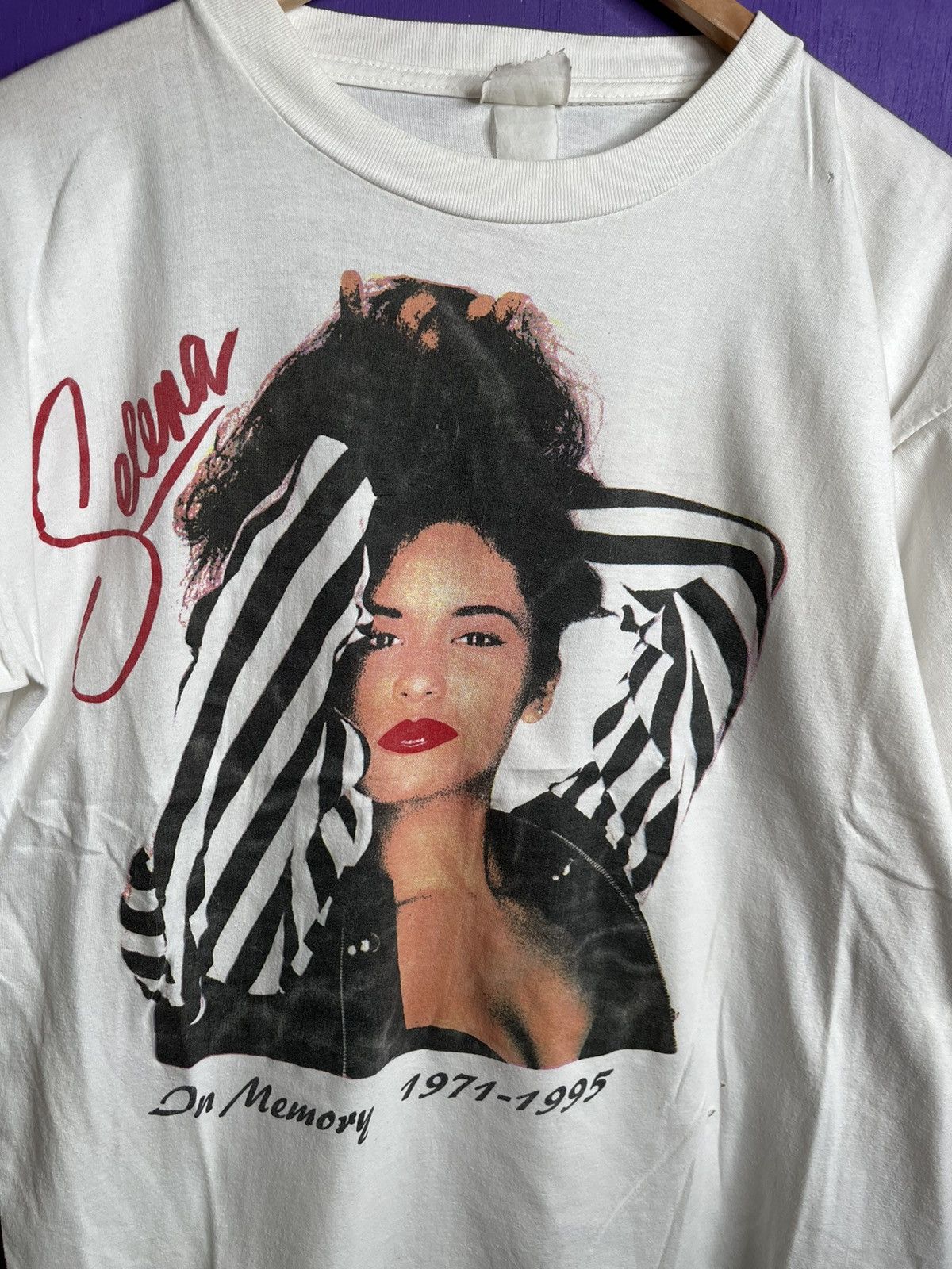 Vintage Vintage 1995 in memory of Selena memorial t-shirt Size US L / EU 52-54 / 3 - 3 Thumbnail