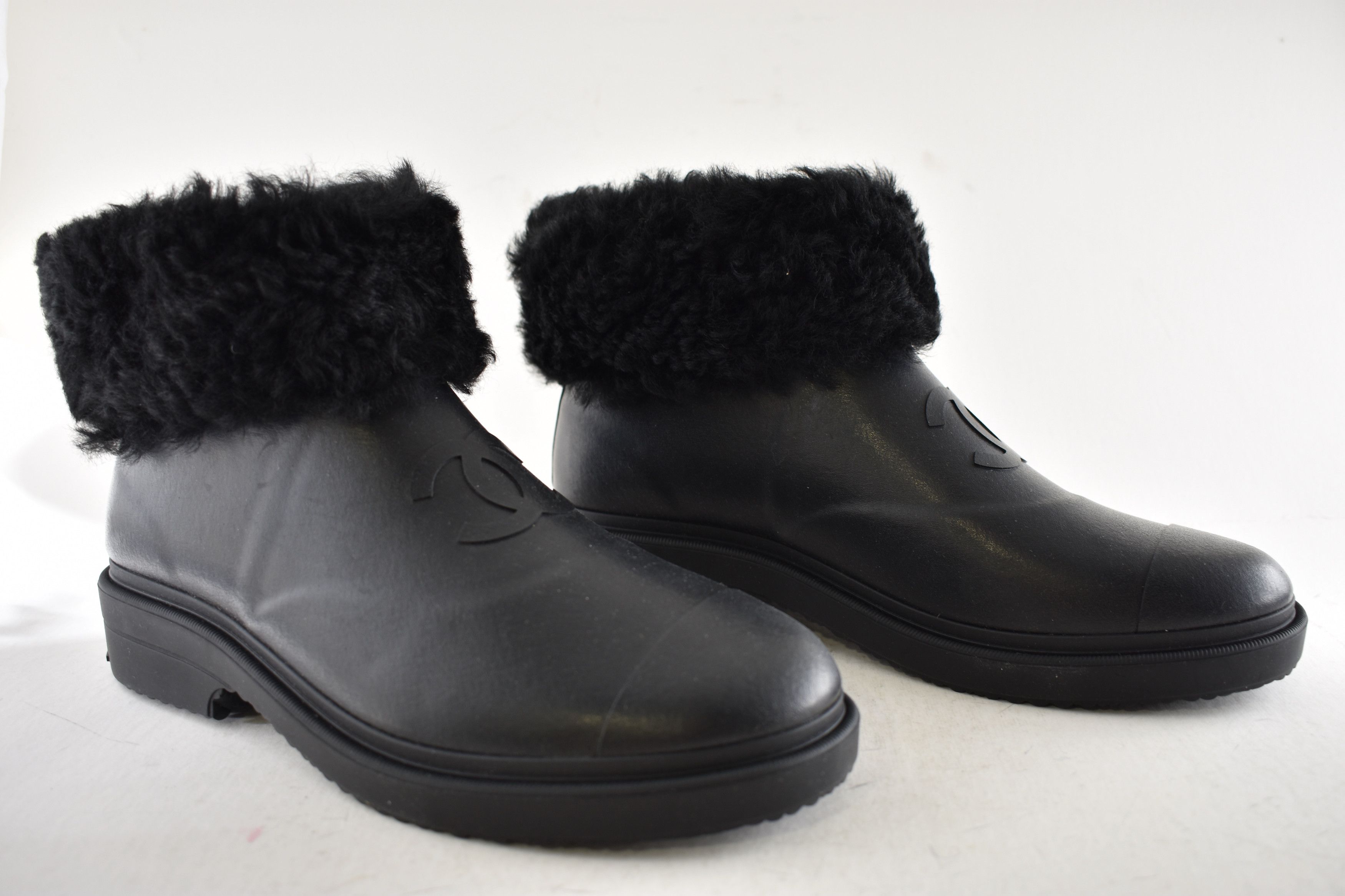 Chanel Chanel 24K Shearling Fur Rubber CC Short Ankle Rain Boots 40 Size US 10 / IT 40 - 3 Thumbnail