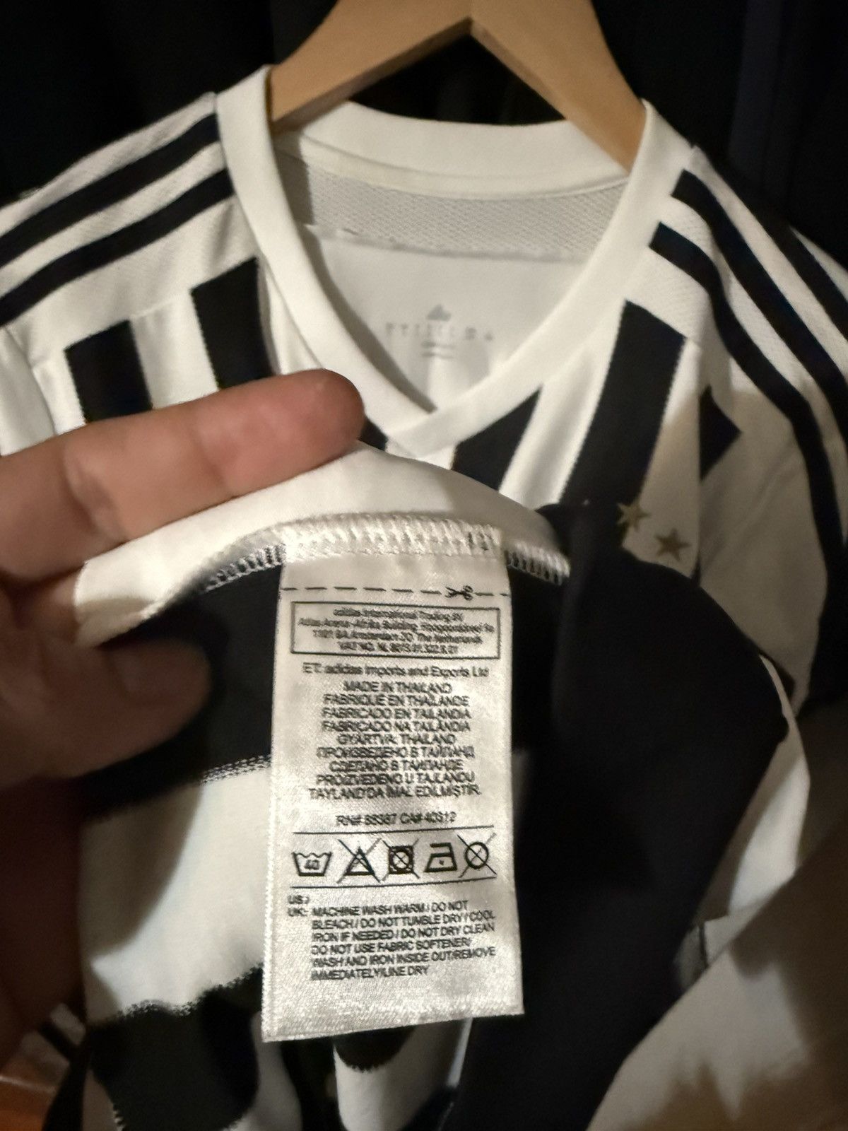 Adidas 15/16 Juventus home jersey Size US L / EU 52-54 / 3 - 4 Thumbnail