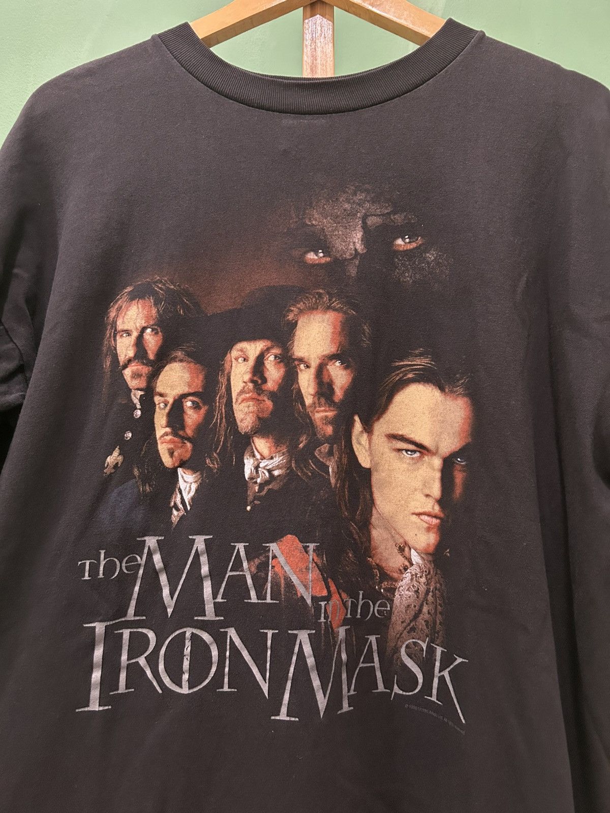 Vintage The Man In The Iron Mask Leonardo DiCaprio 1998 Movie Tee Size US L / EU 52-54 / 3 - 2 Thumbnail