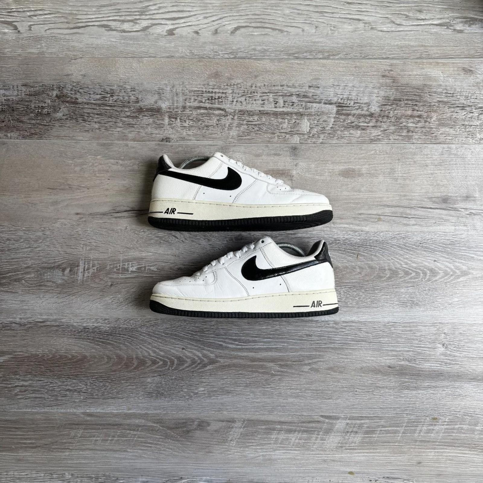 Nike NIKE • VNTG Air Force 1 '07 "White/Black" (10M) Size US 10 / EU 43 - 1 Thumbnail