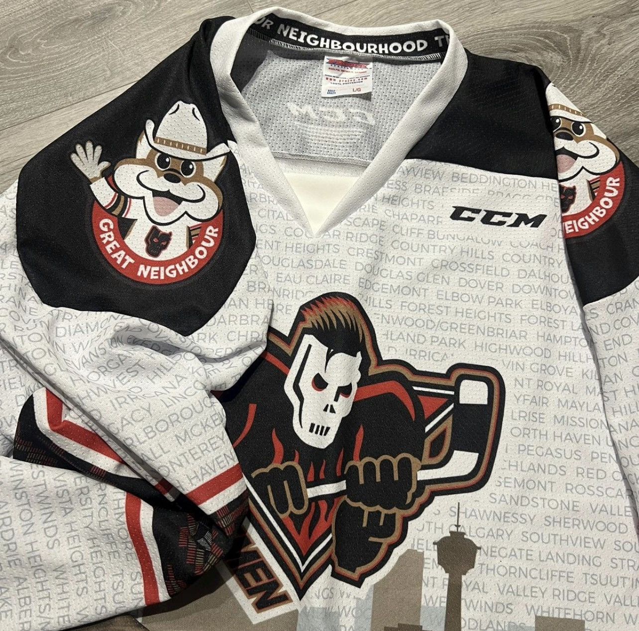 Other Calgary Hitmen Hockey Jersey Size US L / EU 52-54 / 3 - 7 Thumbnail