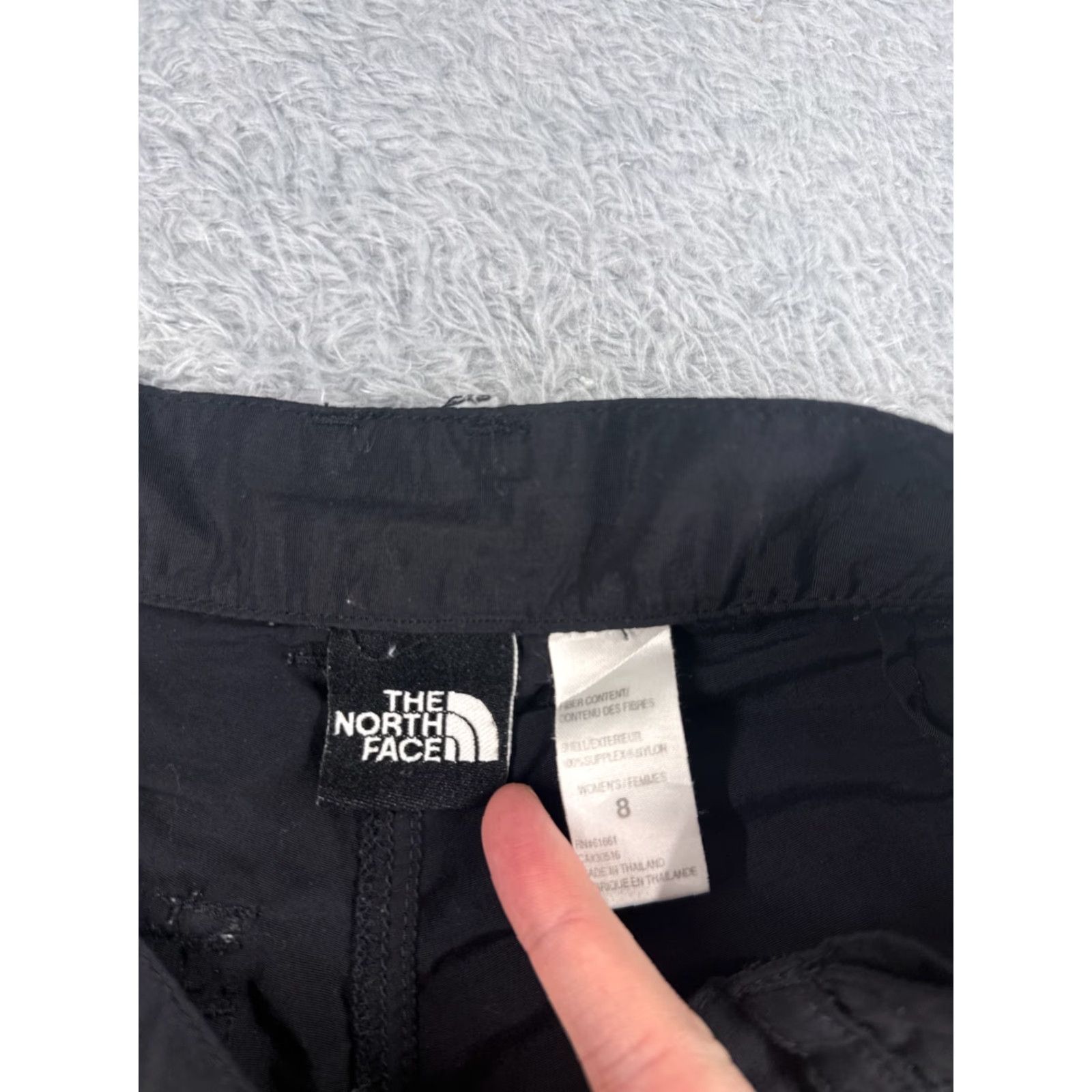 The North Face VINTAGE The North Face Women's Shorts 8 Black Cargo 100% Nylon Hiking Casual Travel Activewear Size 30" / US 8 / IT 44 - 7 Thumbnail