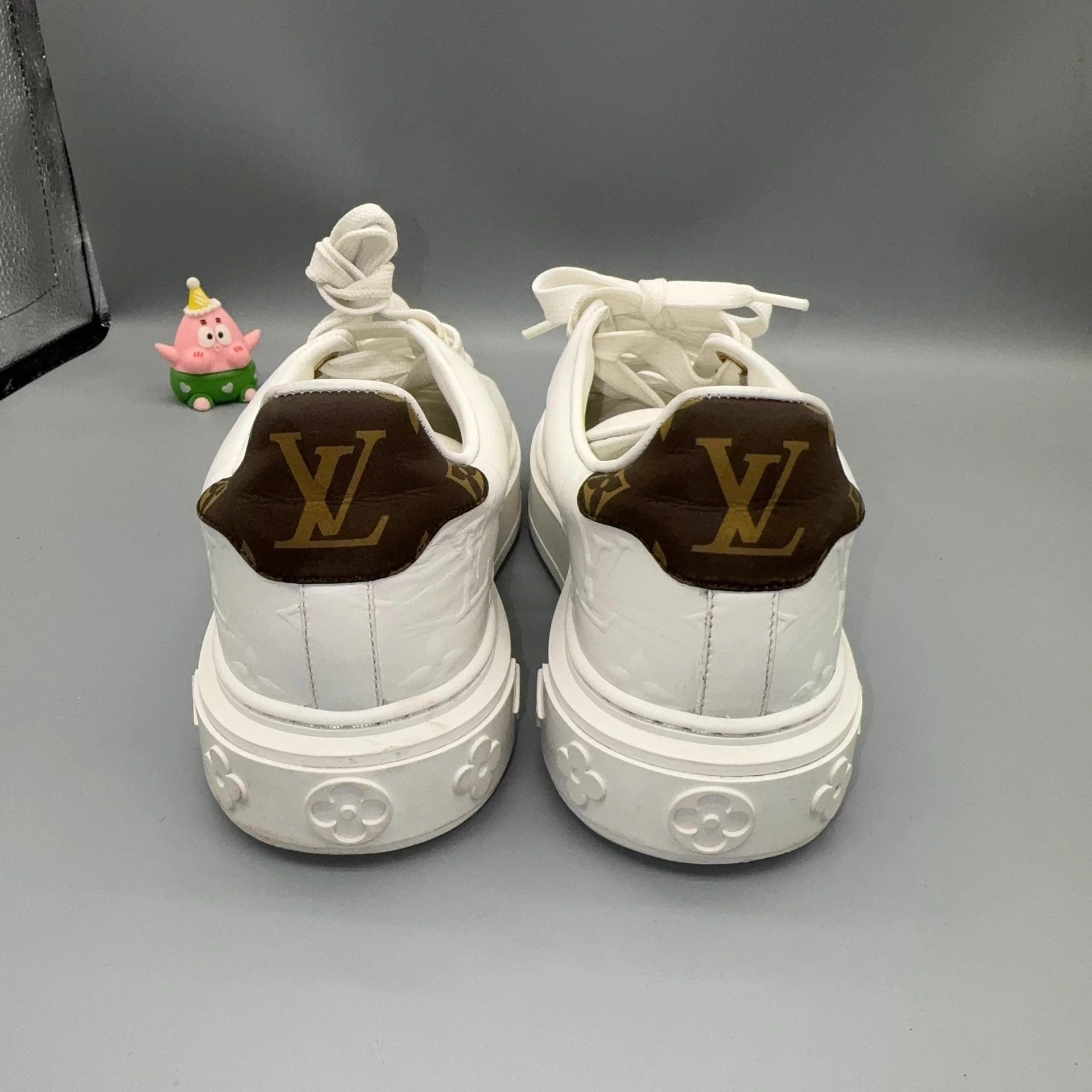 Louis Vuitton LOUIS VUITTON Time Out white 35.5 Size US 4.5 / IT 34.5 - 3 Thumbnail