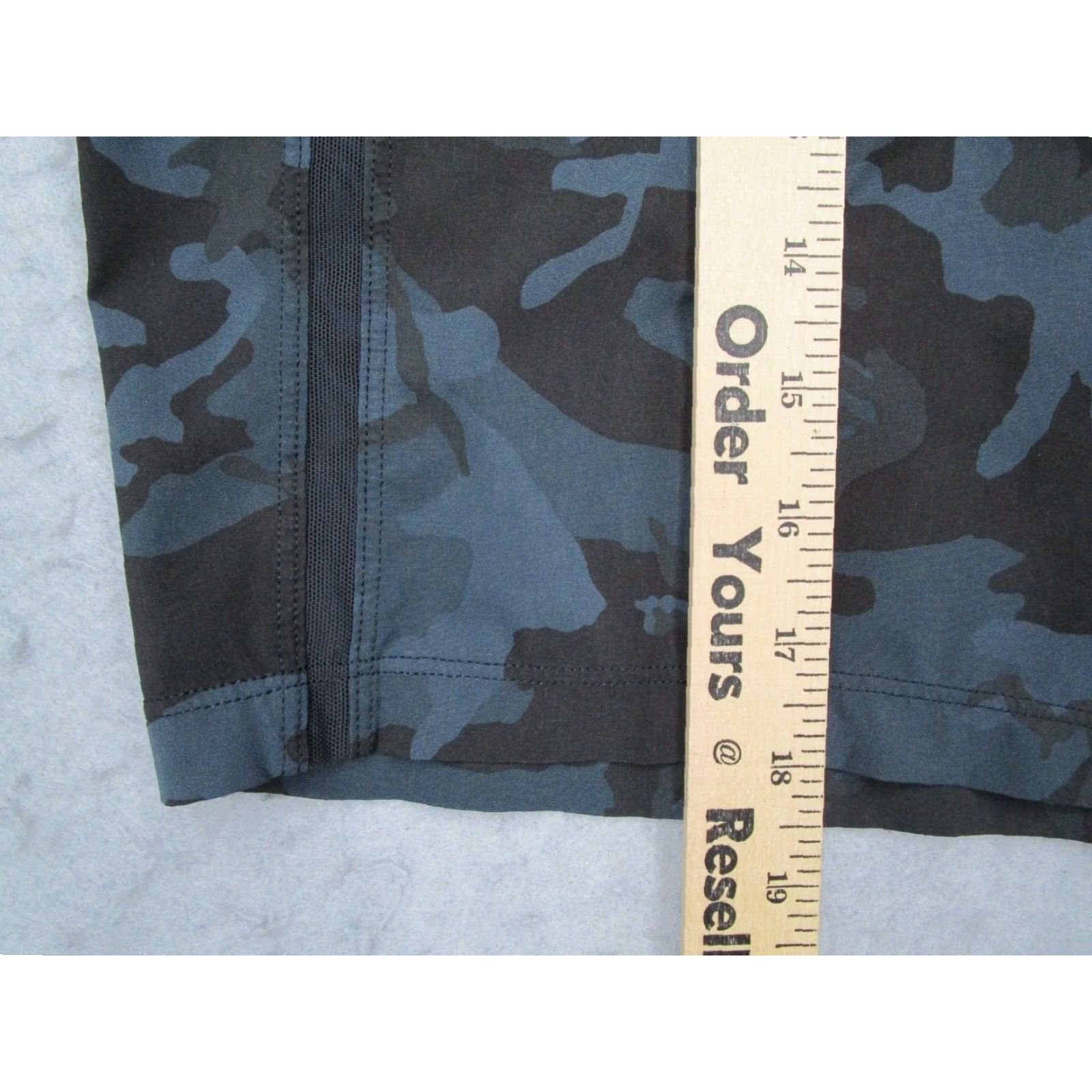 Lululemon Lululemon Shorts Mens Small Blue Camo Lined Workout Running 8" Train Gym Work Size US 29 - 7 Thumbnail