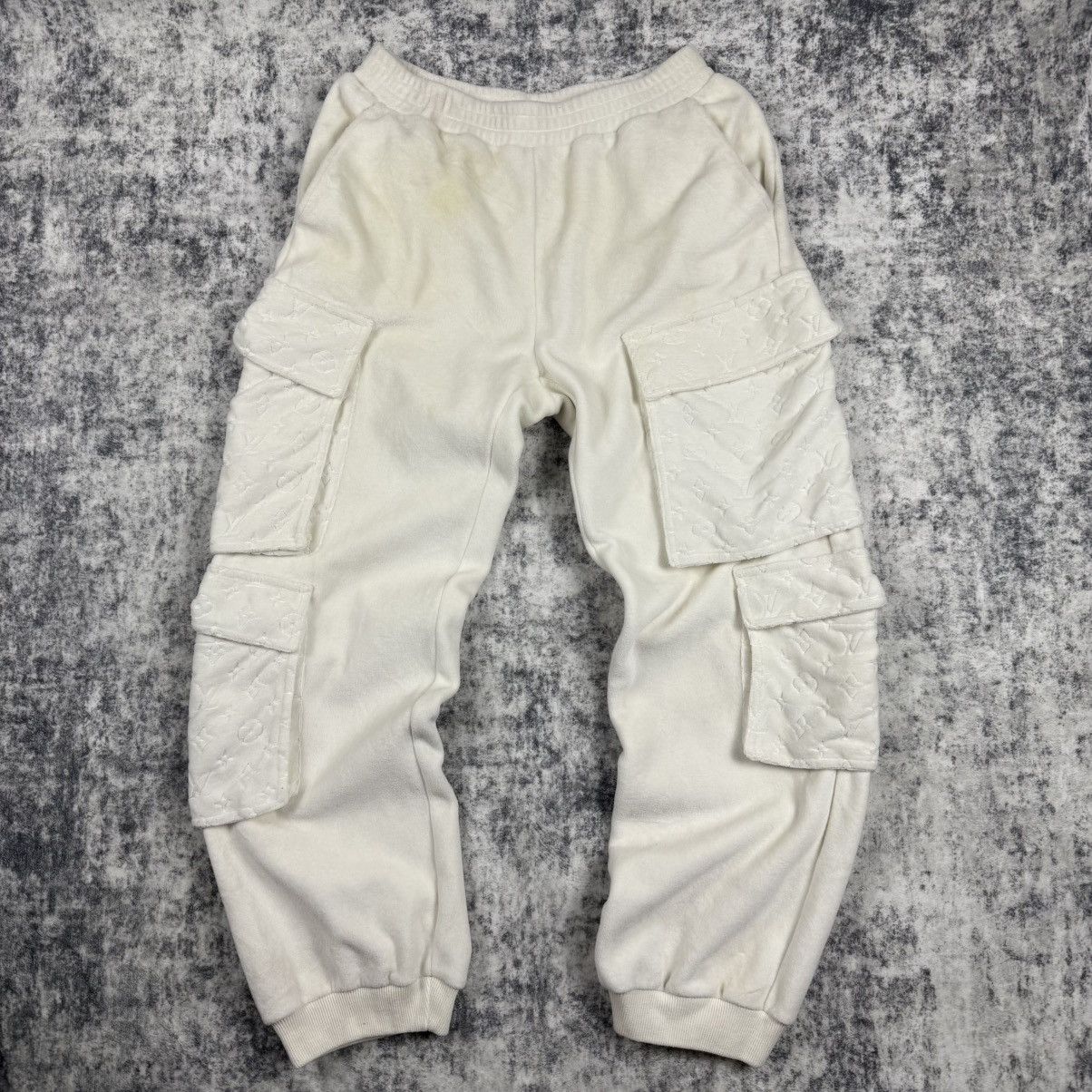 Louis Vuitton Louis Vuitton Monogram Flocked Logo ‘White’ Sweatpants Size US 32 / EU 48 - 1 Thumbnail
