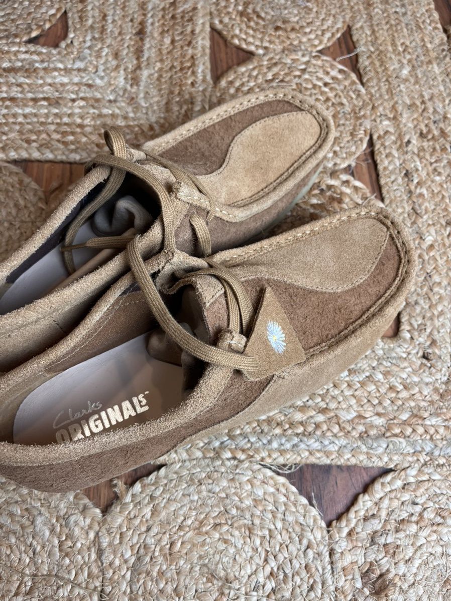 Clarks × Designer Clarks Beige suede two-tone Tan Wallabee Wallabees mule moc Size US 10.5 / EU 43-44 - 6 Thumbnail