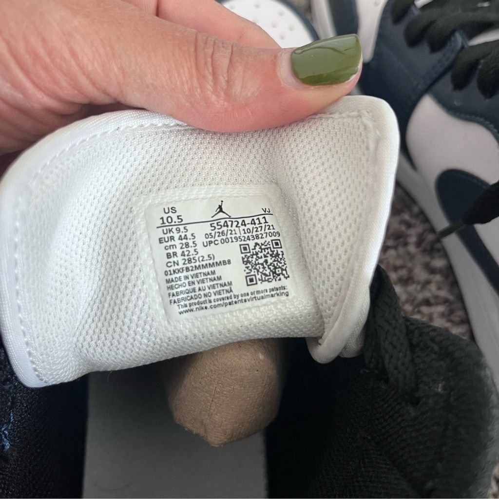Jordan Brand EUC Air Jordan 1 Mid Sneakers in Armory Navy - M10.5/ W 12 Size US 10.5 / EU 43-44 - 11 Thumbnail