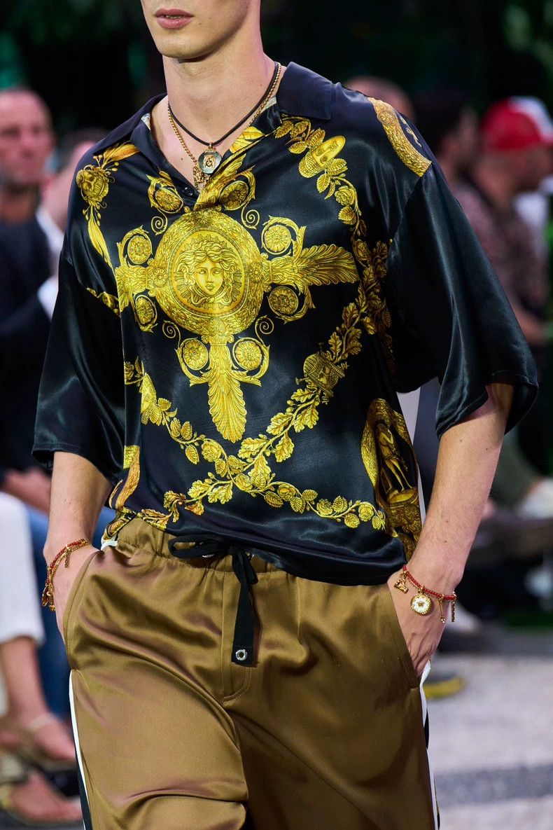 Versace Versace Baroque black and gold pullover shirt Size US M / EU 48-50 / 2 - 4 Thumbnail