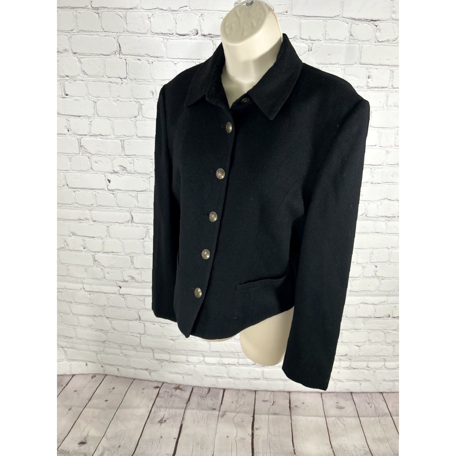 Jones New York VINTAGE Jones New York Blazer Women’s 6 Black 100% Wool Cropped Double-Breasted Six-Button Front Button Single-Button Sleeve Wool Jacket Size M / US 6-8 / IT 42-44 - 3 Thumbnail