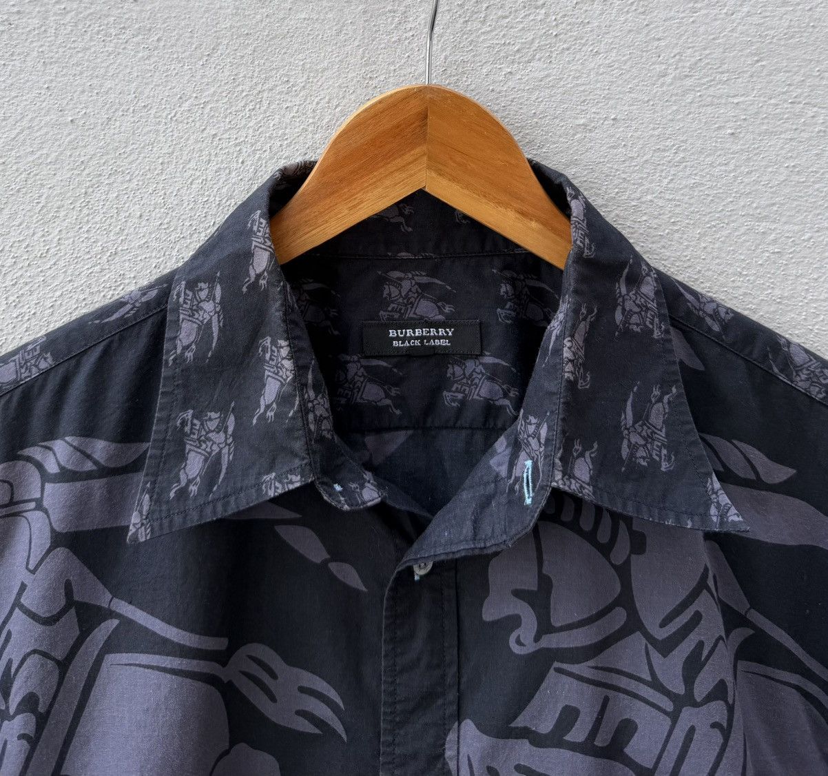 Burberry Burberry Black Label Fullprint Logo Button Up Size US L / EU 52-54 / 3 - 9 Thumbnail