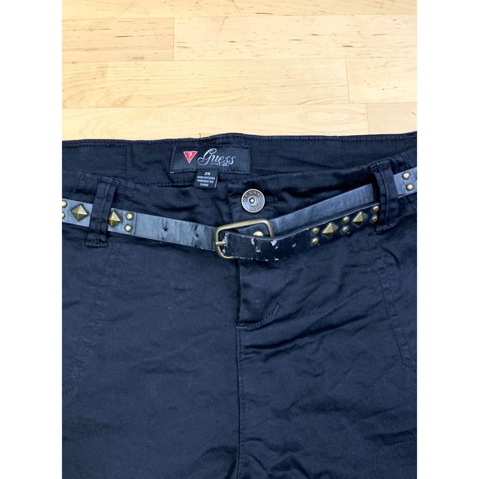 Guess VINTAGE GUESS Shorts Women 29 Black Stud Belt Y2K 2.5 Inseam 13184 Shorts Women 29 Black Y2K 2.5 Inseam Size 29" - 4 Thumbnail