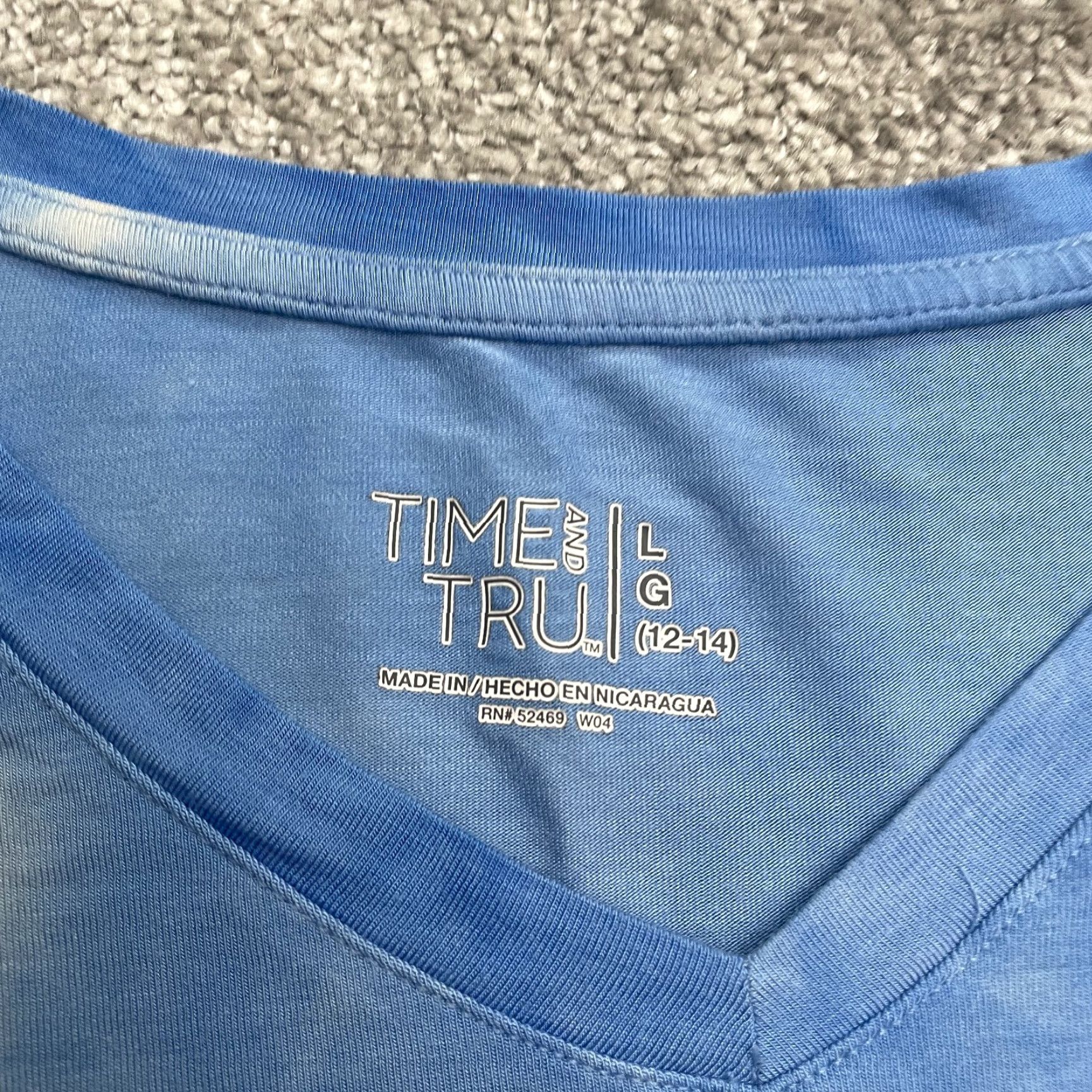 Vintage Time And Tru Tie-Dye T-Shirt Womens Large Blue V-Neck Short Sleeve Casual Tee Size L / US 10 / IT 46 - 4 Thumbnail