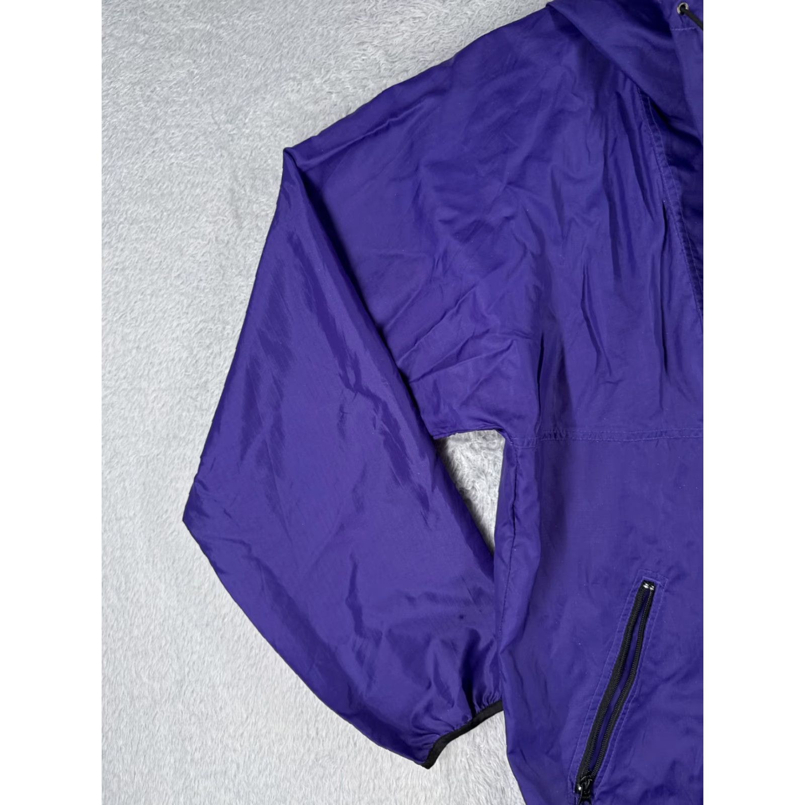 Helly Hansen VINTAGE Helly Hansen Jacket Windbreaker Adult Small Purple Nylon Shell Hooded Men's Regular Windbreaker Purple 34 in Solid Shell 90s Theme Mens Size US S / EU 44-46 / 1 - 5 Thumbnail