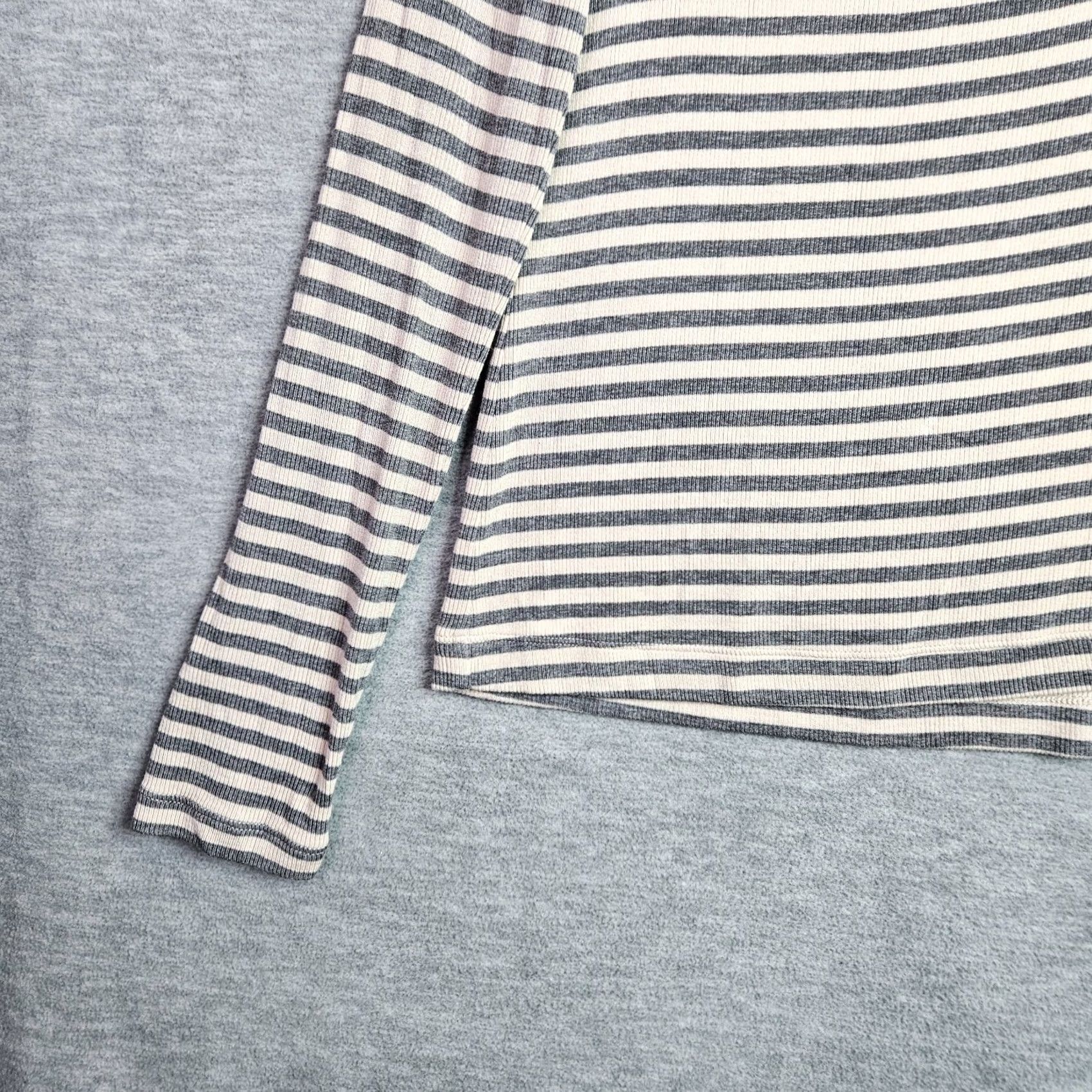 Vintage Cabi Women's Gray Ivory Stripe One Shoulder Asymmetrical Top S Short Sleeve T-Shirt Regular Fit Size S / US 4 / IT 40 - 7 Thumbnail