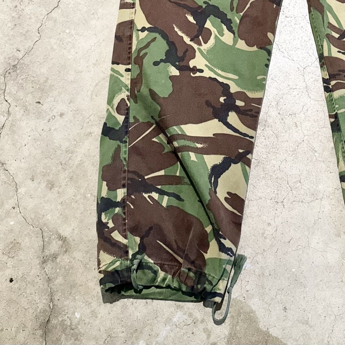 Vintage VINTAGE EUROPEAN CAMO CARGO PANTS! Size US 31 - 3 Thumbnail