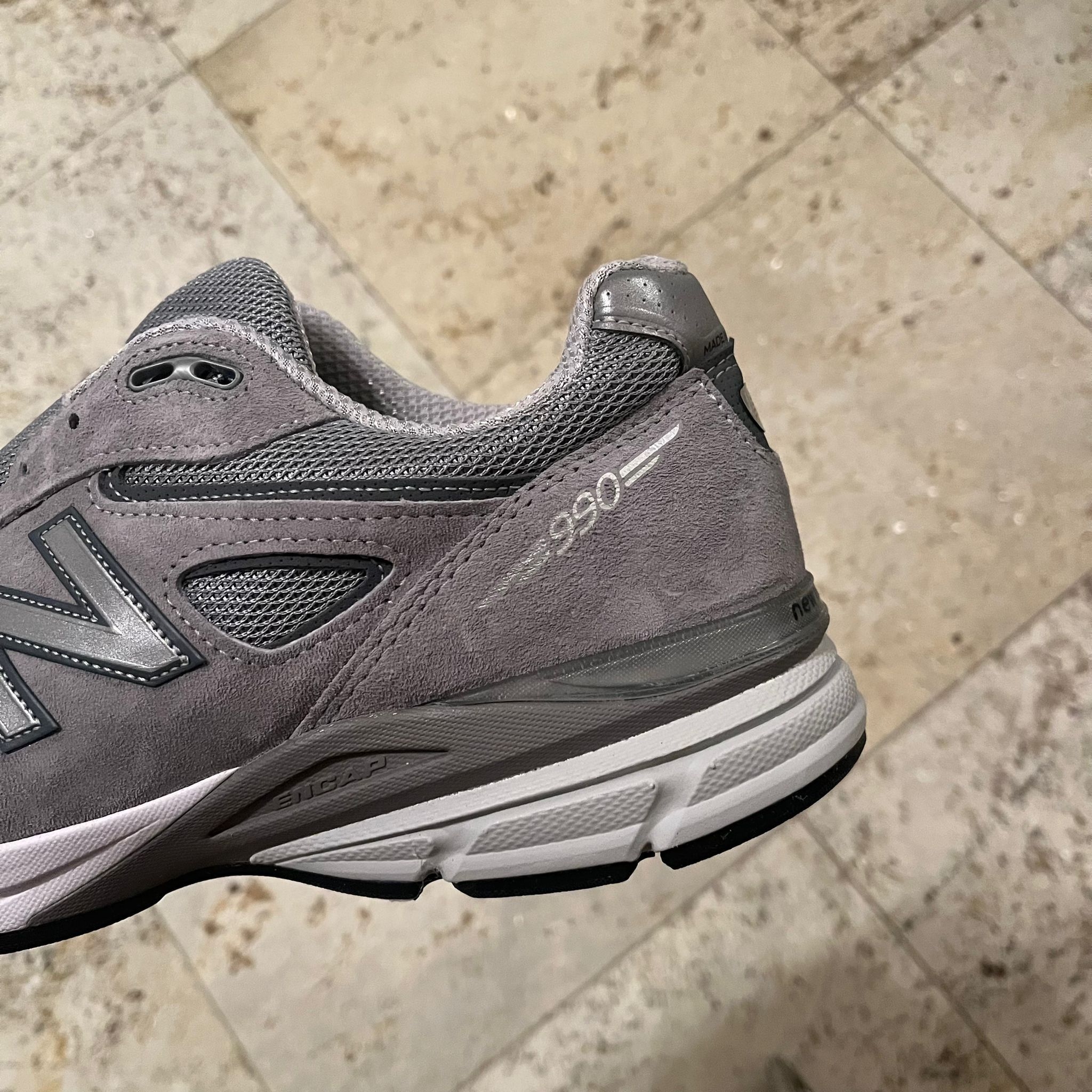 New Balance 990v4 in Grey Size US 12 / EU 45 - 9 Thumbnail
