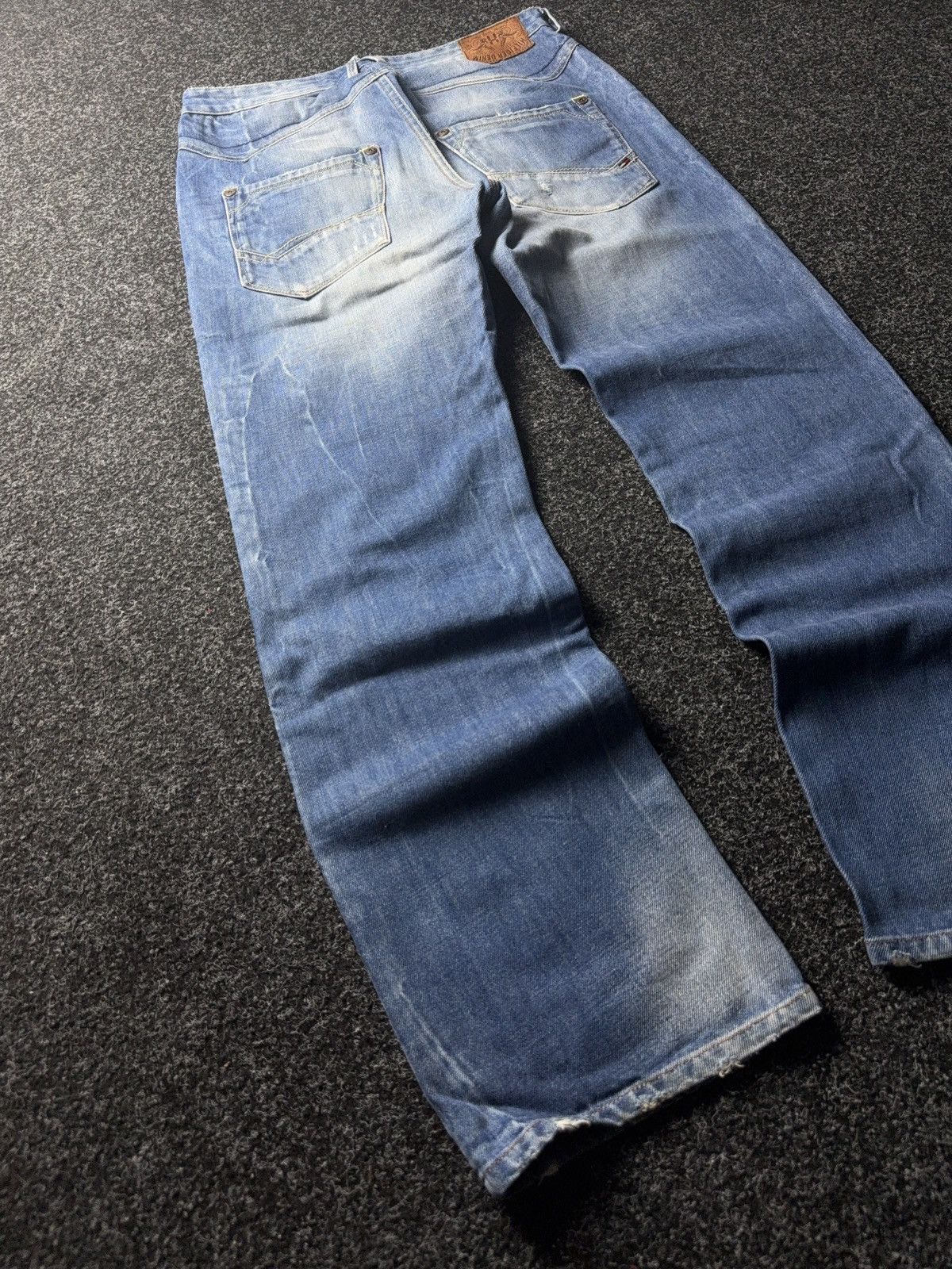 Tommy Hilfiger 00s Y2K Hilfiger Denim Y2K Vintage Faded Straight Jeans Size US 32 / EU 48 - 11 Thumbnail