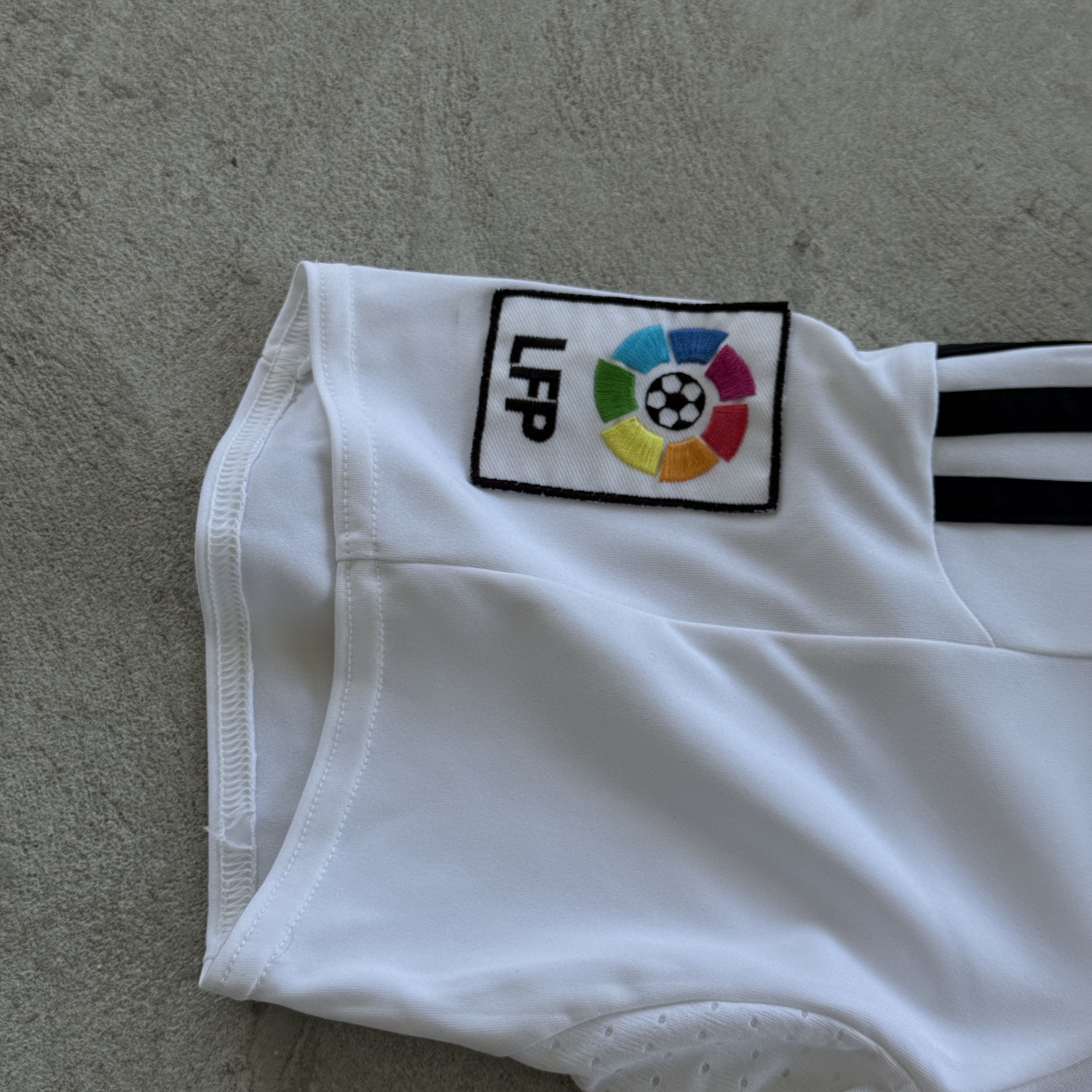 Adidas Adidas Real Madrid 2009 2010 Home Football Jersey Size L Size US L / EU 52-54 / 3 - 6 Thumbnail
