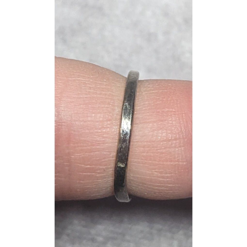 Other Minimalist Blue Gemmed Silver Tone Ring Size 5 Size ONE SIZE - 5 Thumbnail