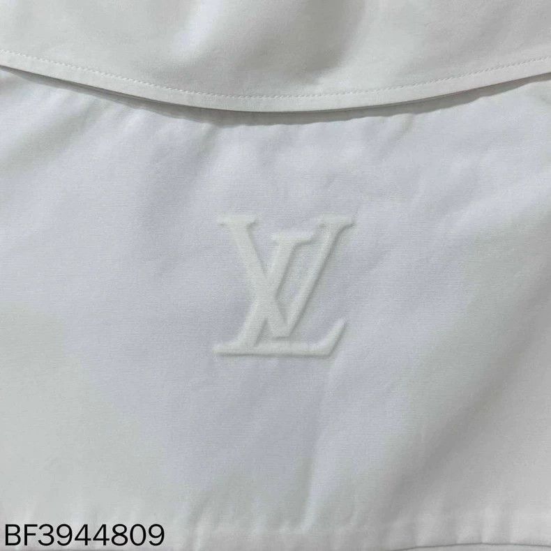 Louis Vuitton Louis Vuitton Short sleeve embossed shirt Size US XL / EU 56 / 4 - 5 Thumbnail